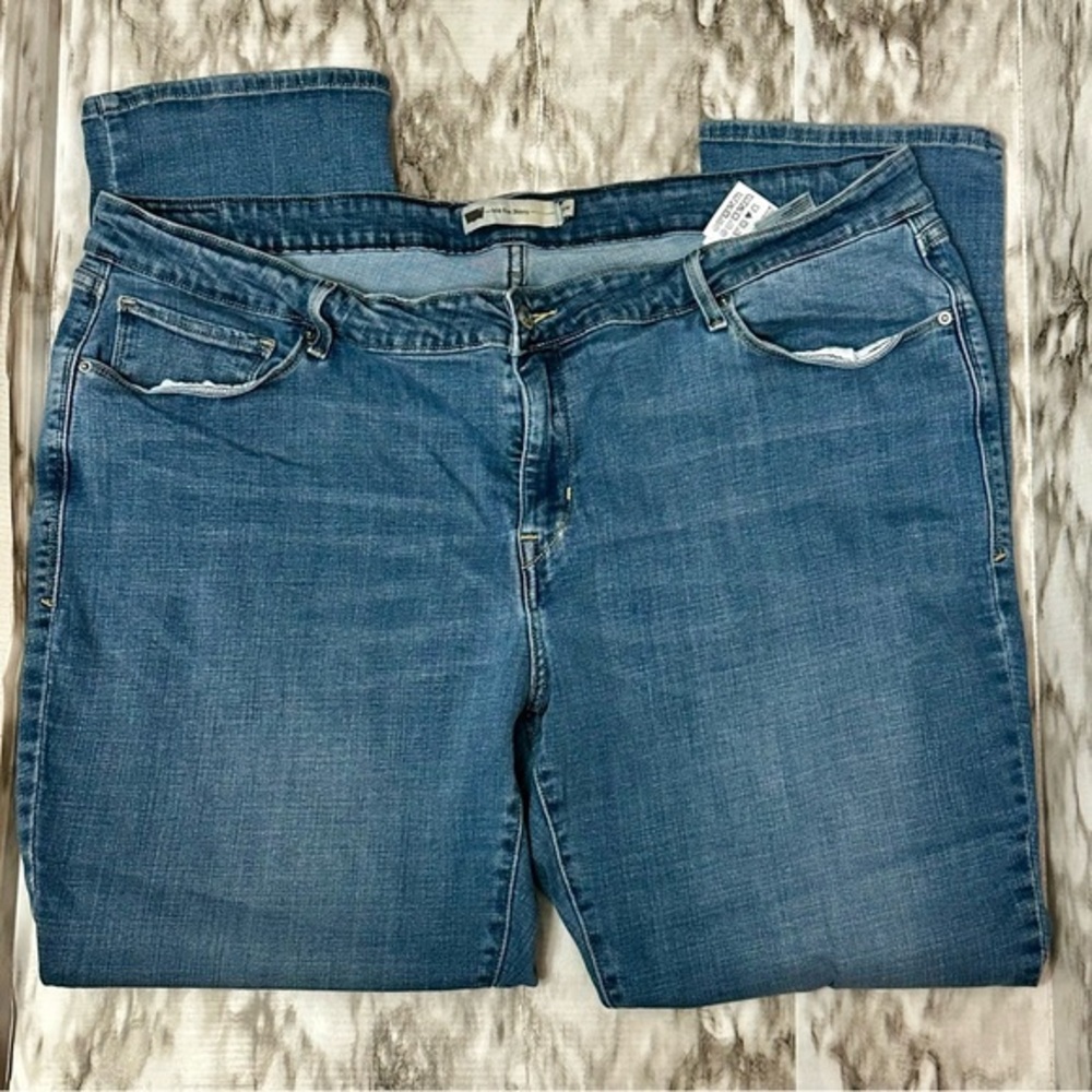 Levi’s Medium Wash Mid Rise Skinny Light Whiskering Every Day Classic Normcore